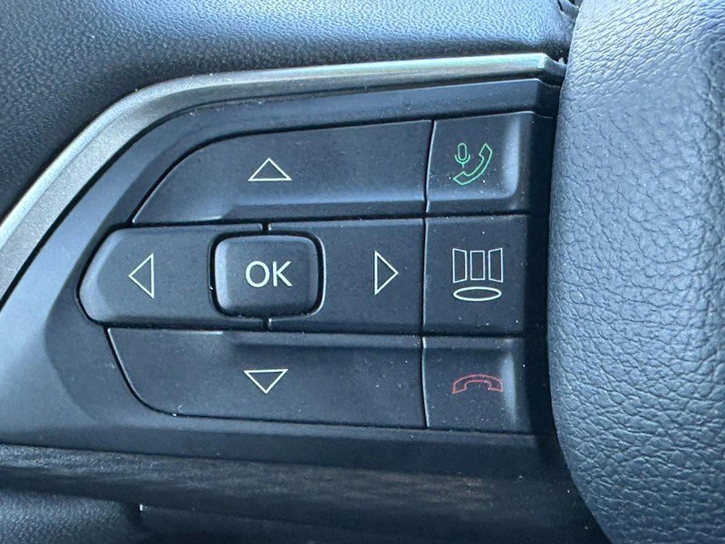 Used 2023 Jeep Grand Cherokee Altitude image 18