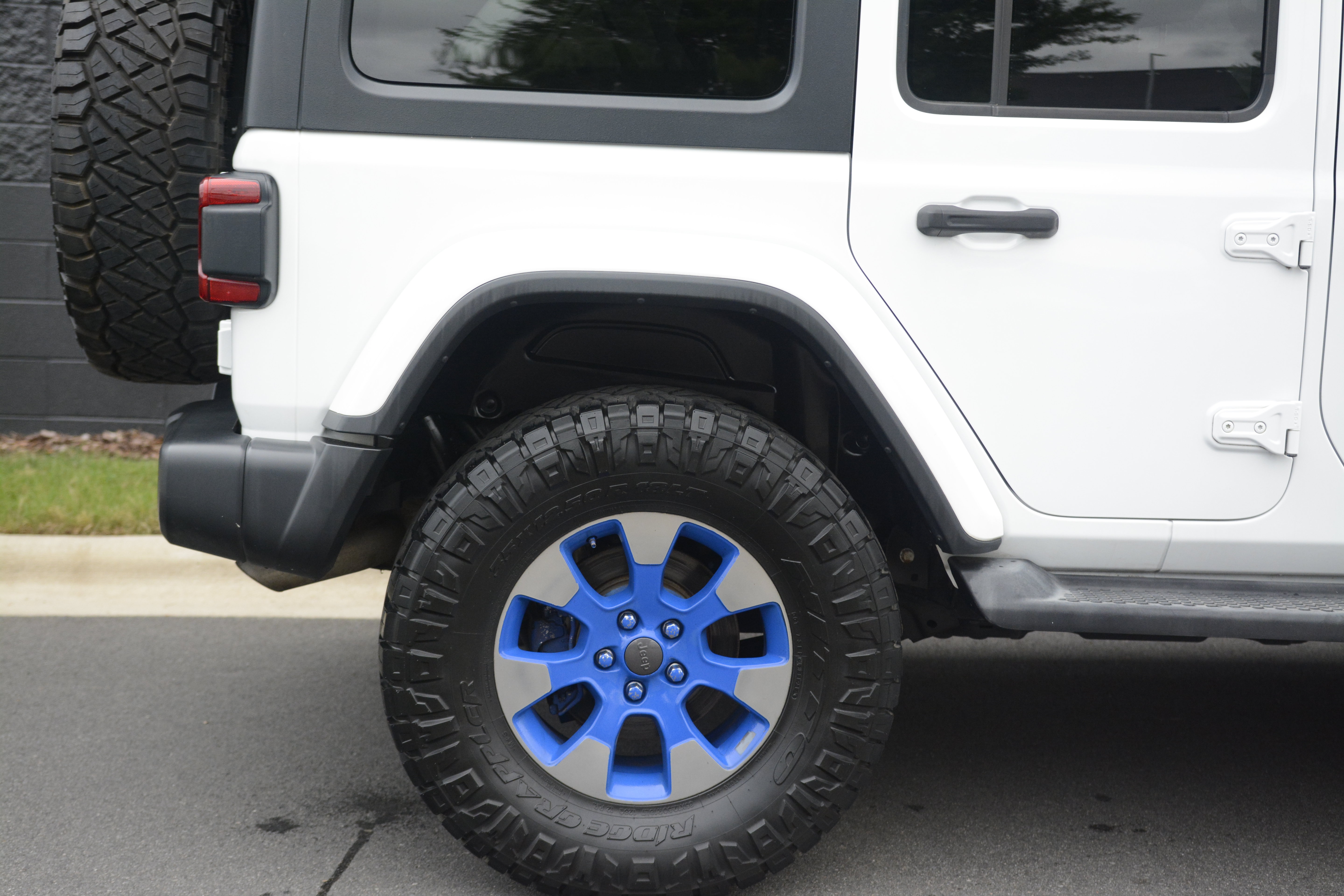 Used 2018 Jeep Wrangler Unlimited Sahara AWD/4WD image 43