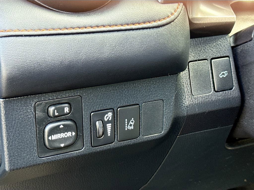 Used 2017 Toyota RAV4 SE image 27