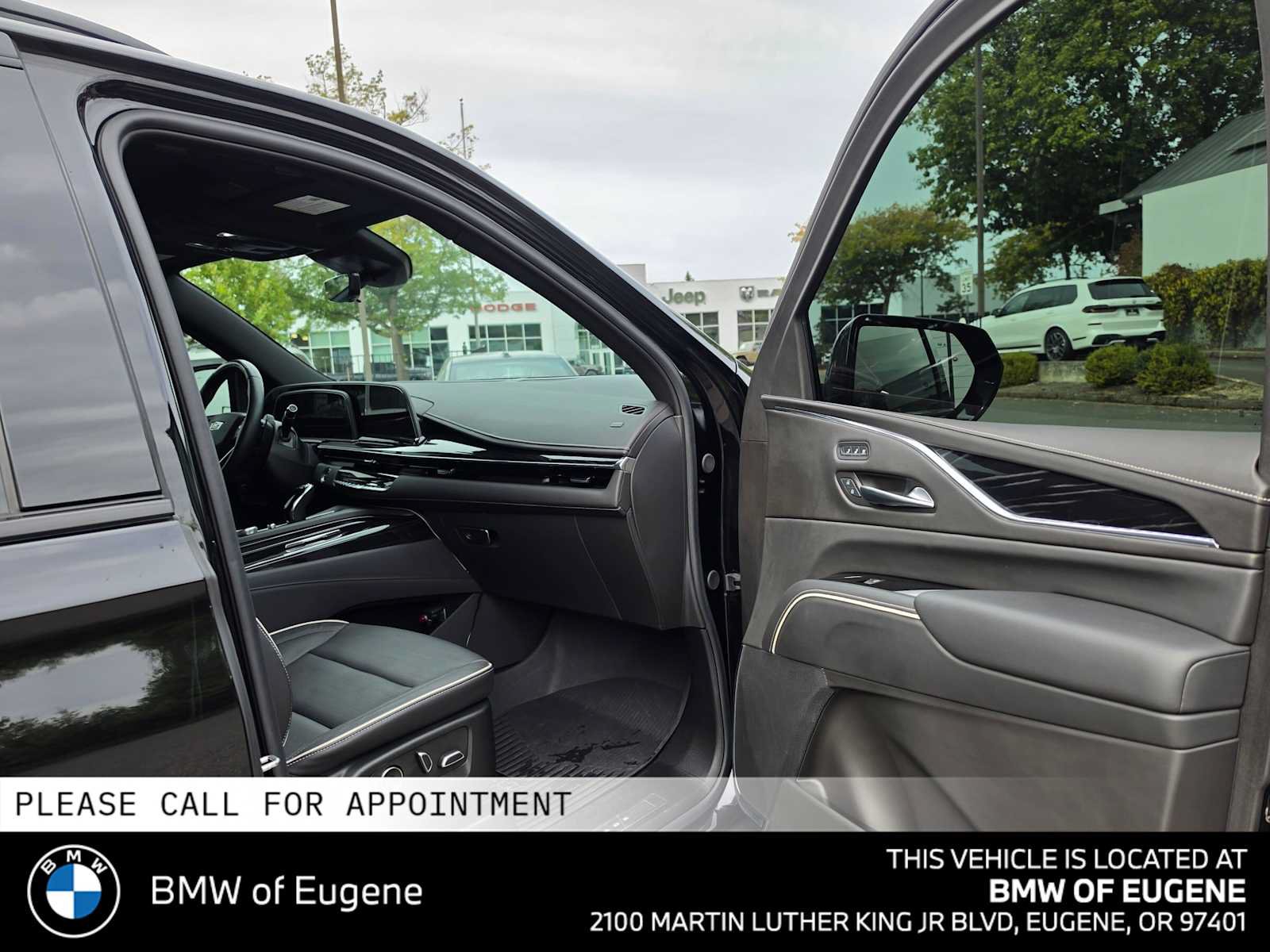 Used 2024 Cadillac Escalade ESV Sport w/ LPO, ONYX Package AWD/4WD image 10