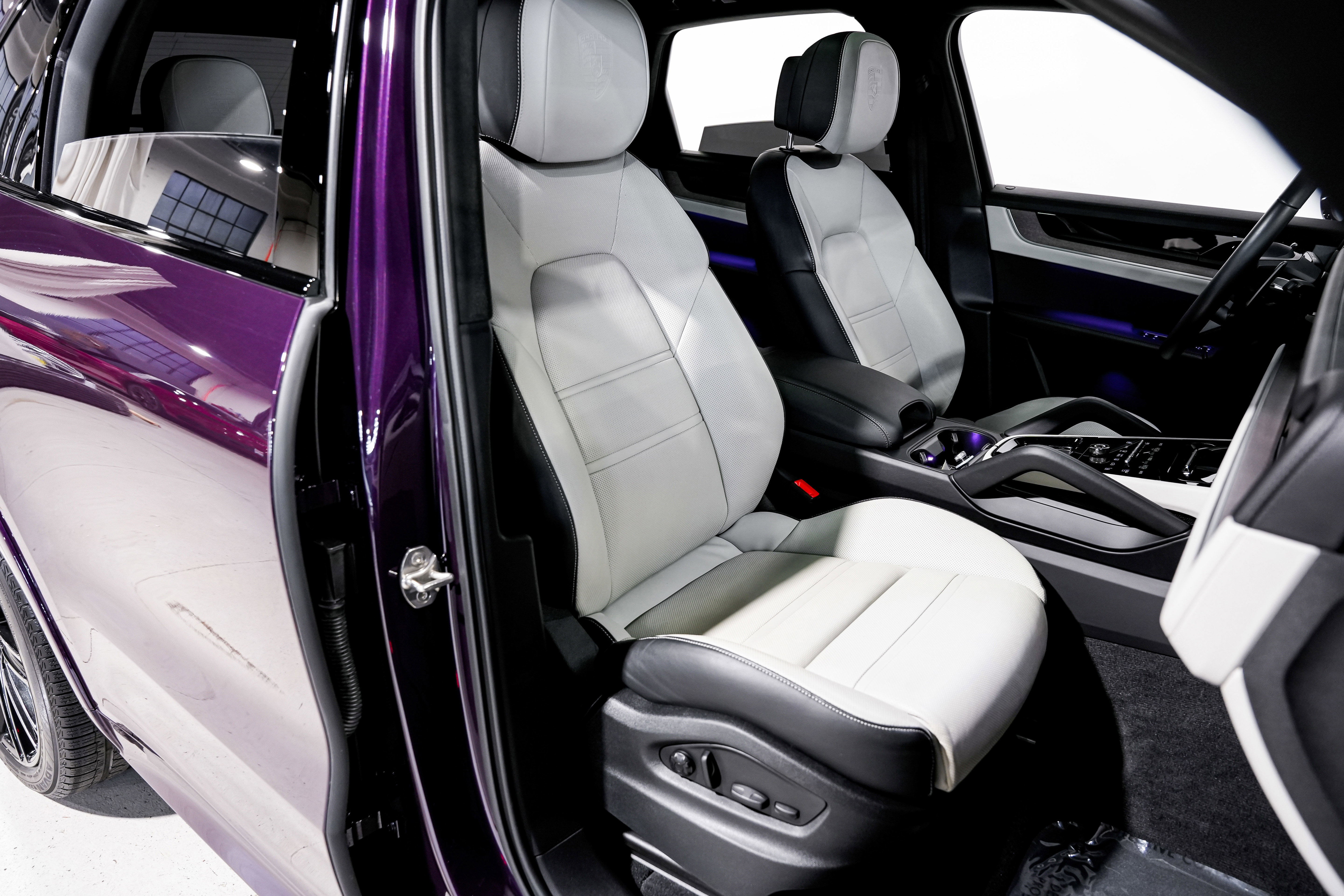 Used 2024 Porsche Cayenne S image 28