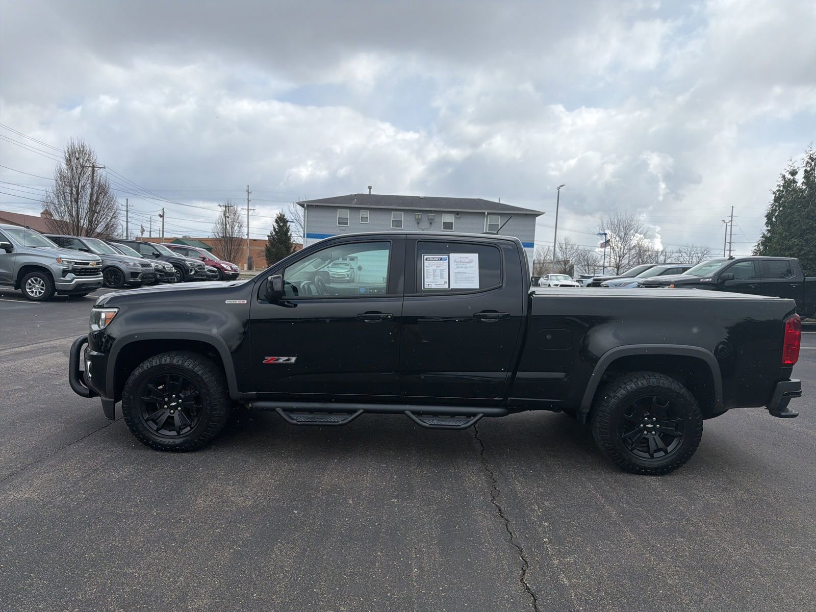 Used 2019 Chevrolet Colorado Z71 w/ Z71 Midnight Edition image 2