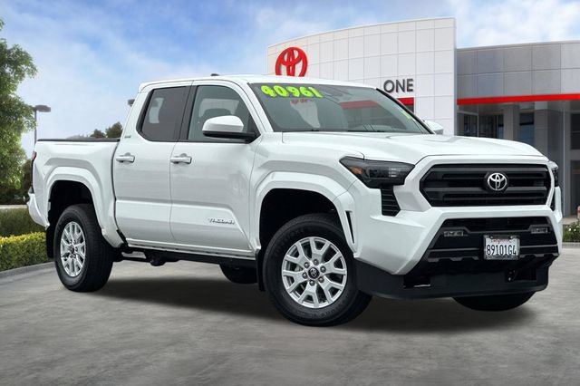 Used 2025 Toyota Tacoma SR5 AWD/4WD image 2