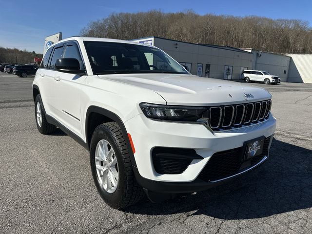 Used 2023 Jeep Grand Cherokee Laredo w/ Luxury Tech Group I AWD/4WD image 11