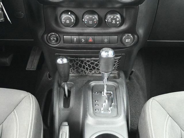 Used 2016 Jeep Wrangler Unlimited Rubicon w/ Connectivity Group image 22