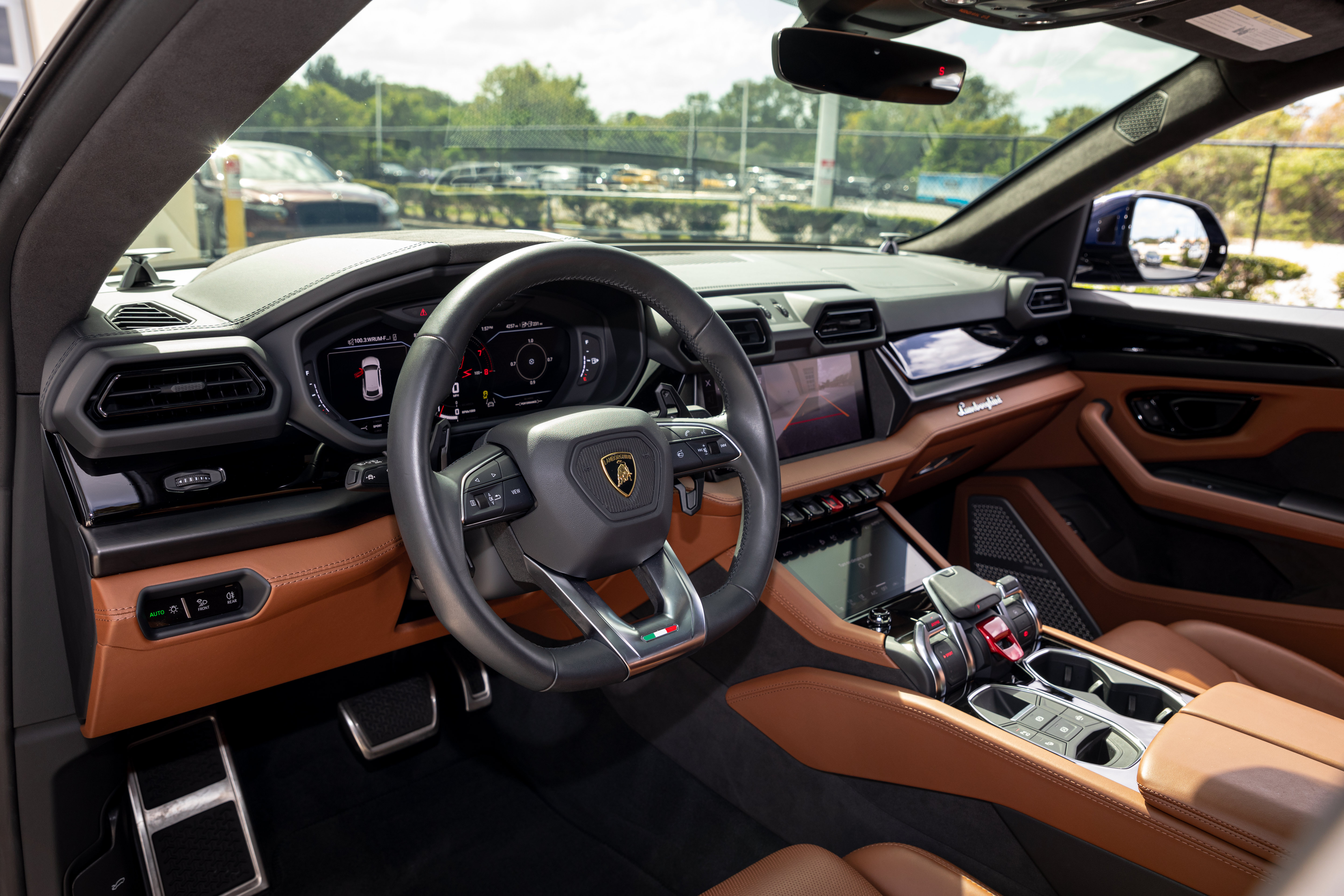 Used 2025 Lamborghini Urus Performante AWD/4WD image 14