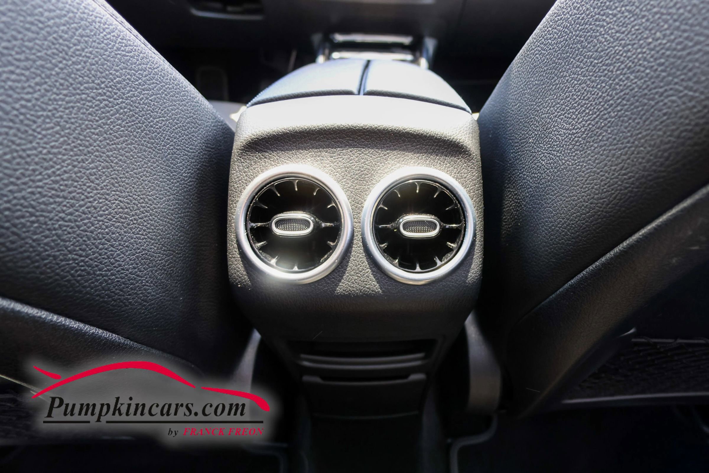 Used 2021 Mercedes-Benz GLB 250 4MATIC w/ Premium Package image 28
