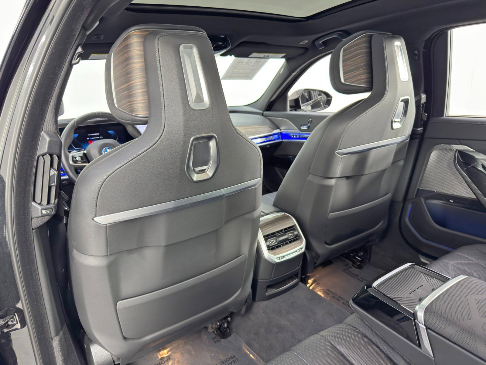 Used 2024 BMW i7 eDrive50 w/ M Sport Package image 44