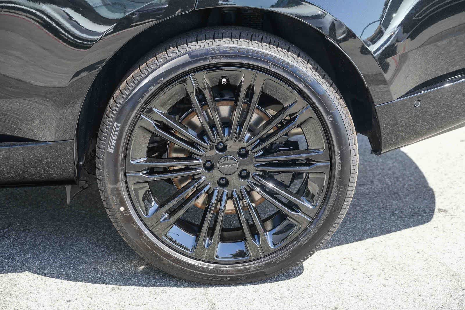 New 2026 Land Rover Range Rover Long Wheelbase SE AWD/4WD image 9