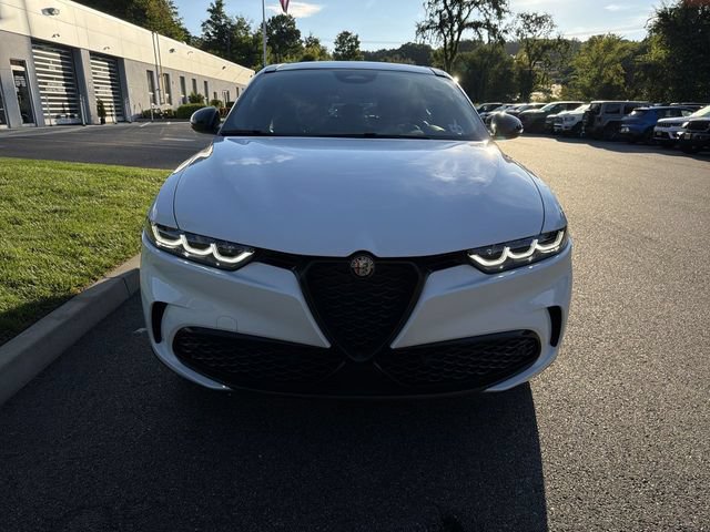 Used 2024 Alfa Romeo Tonale Veloce AWD/4WD image 3