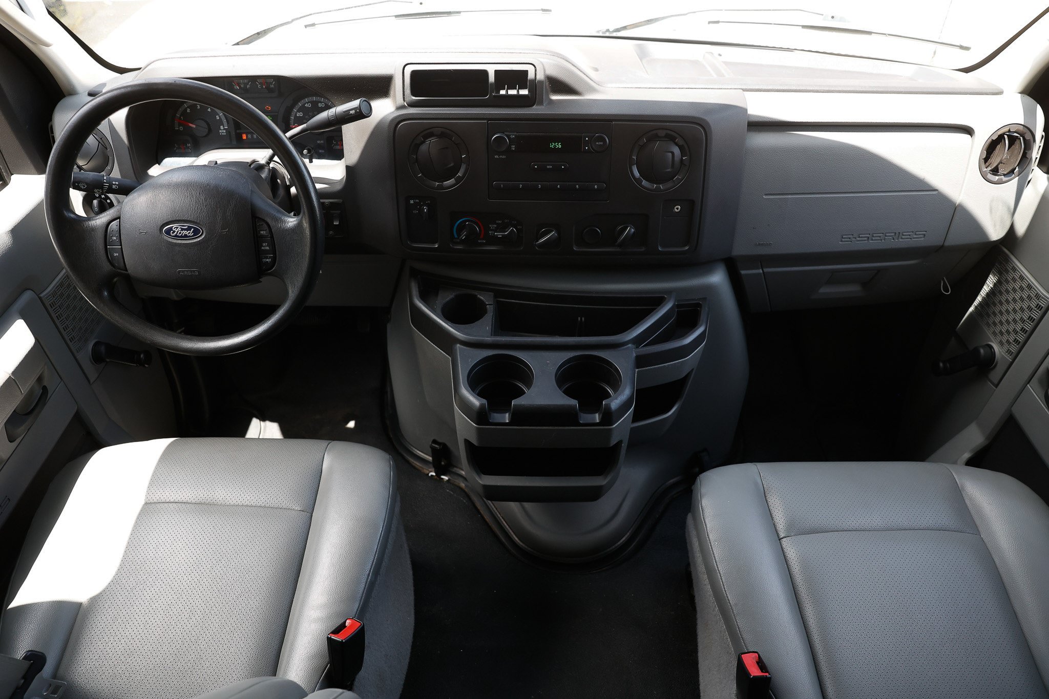 Used 2018 Ford E-350 and Econoline 350 Super Duty RWD image 2