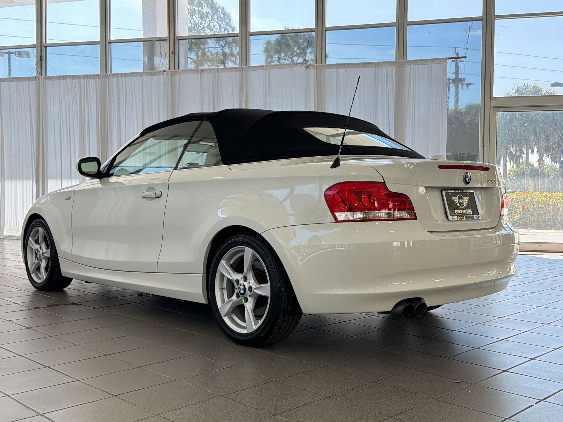 Used 2013 BMW 128i Convertible RWD image 3