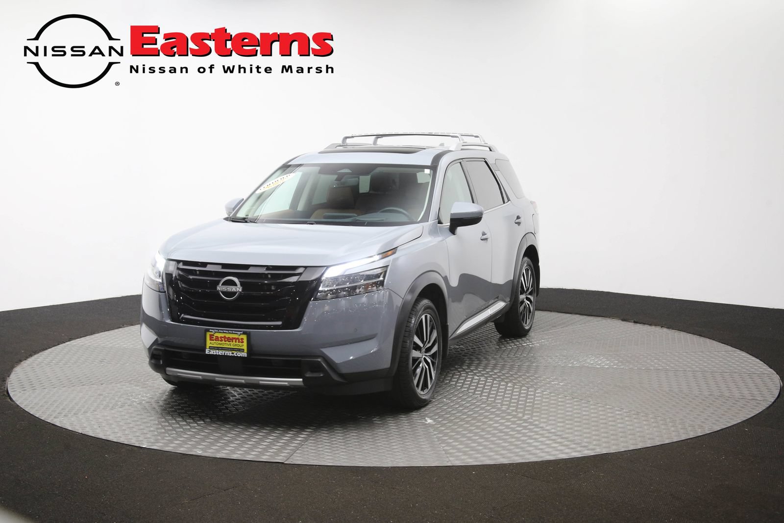 Used 2024 Nissan Pathfinder Platinum w/ Black Appearance Package AWD/4WD image 58
