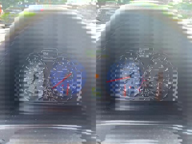 Used 2010 Volvo S40 T5 R-Design image 17