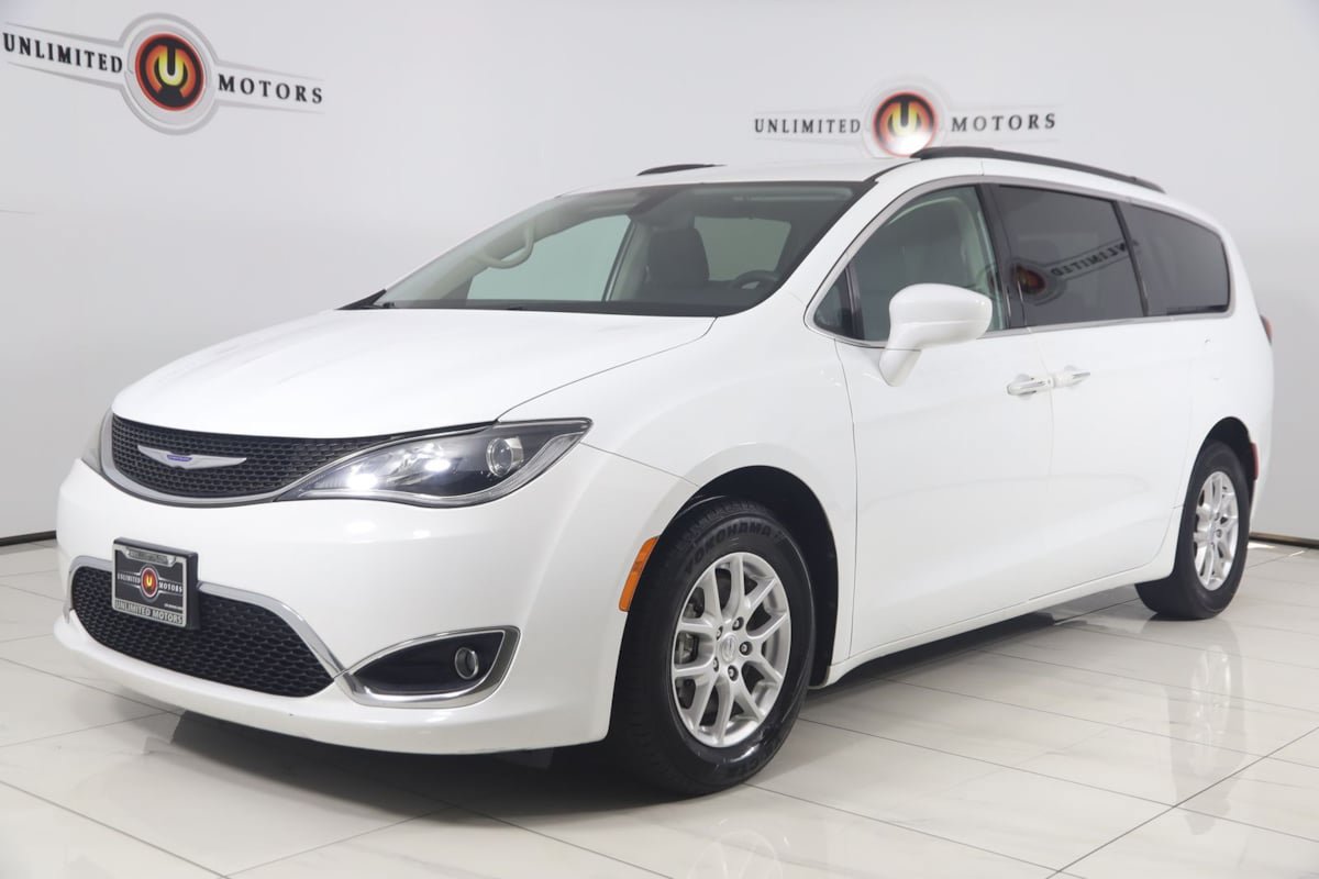 Used 2020 Chrysler Pacifica Touring FWD image 5
