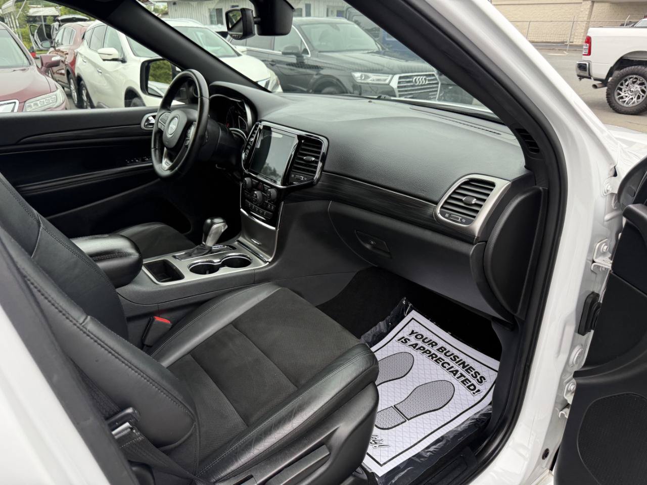 Used 2019 Jeep Grand Cherokee Altitude AWD/4WD image 12
