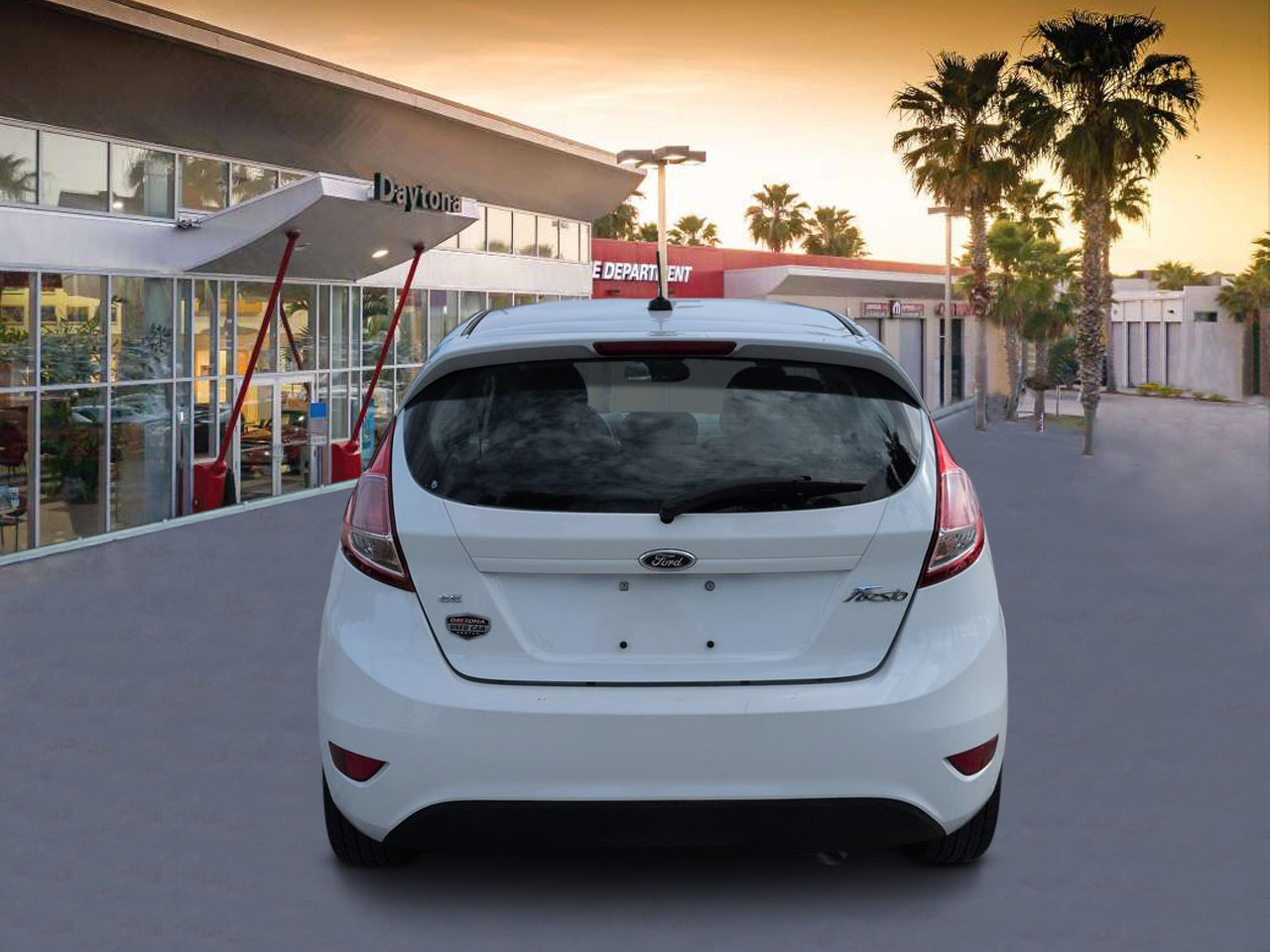 Used 2014 Ford Fiesta SE w/ Equipment Group 201A FWD image 4