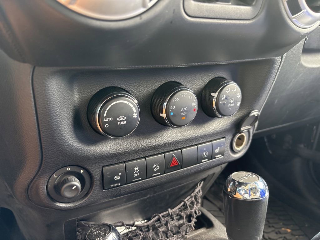 Used 2013 Jeep Wrangler Unlimited Sahara w/ Dual Top Group AWD/4WD image 22