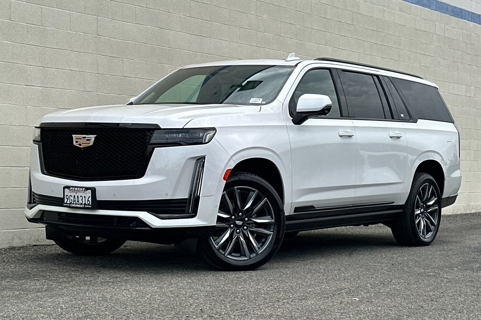 Certified 2023 Cadillac Escalade ESV Sport Platinum w/ Heavy-Duty Trailer Package AWD/4WD image 8