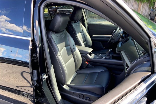 Used 2023 Cadillac XT4 Premium Luxury w/ Technology Package AWD/4WD image 6