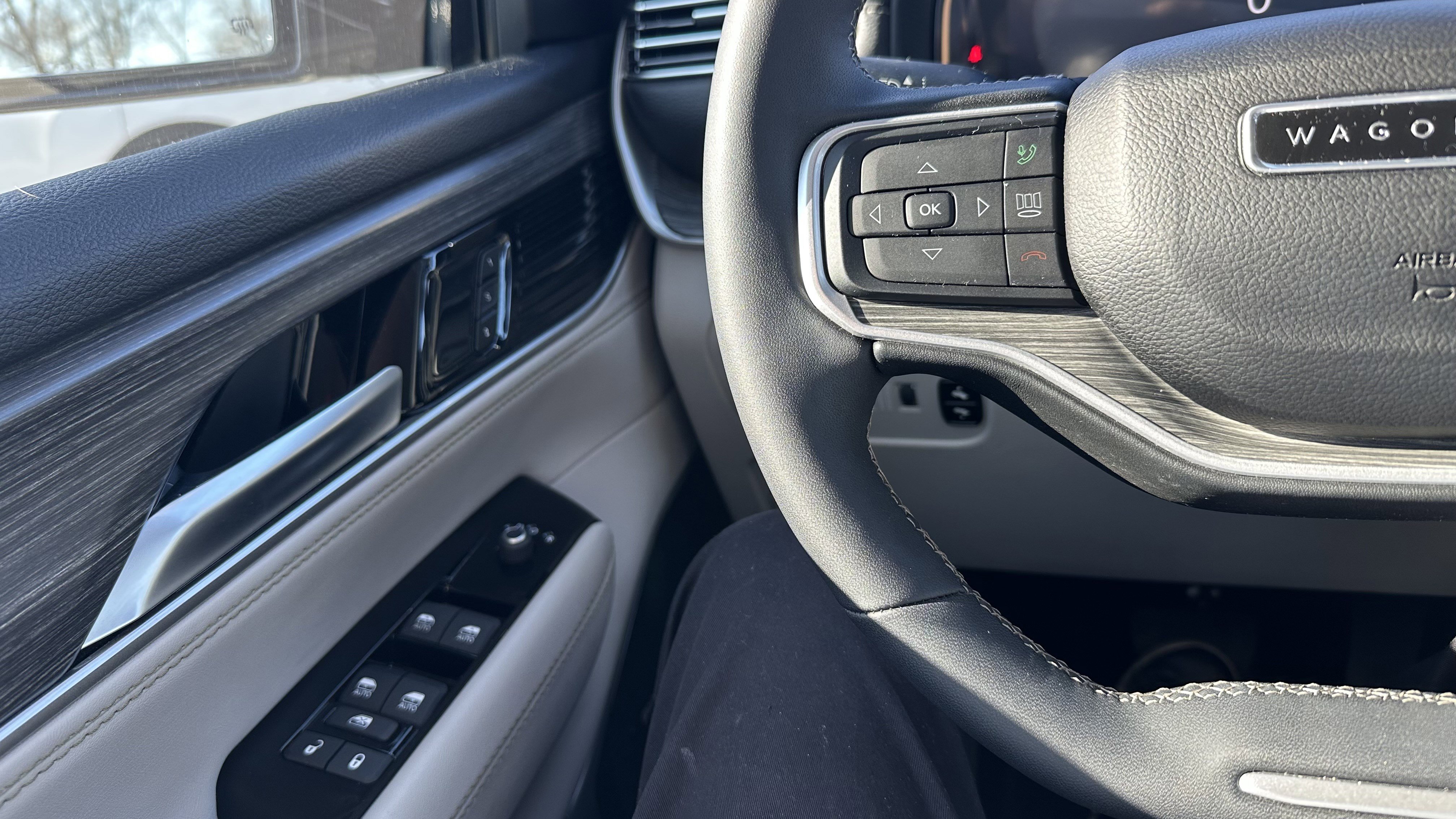 Used 2024 Jeep Wagoneer L Series III w/ Premium Group I image 20