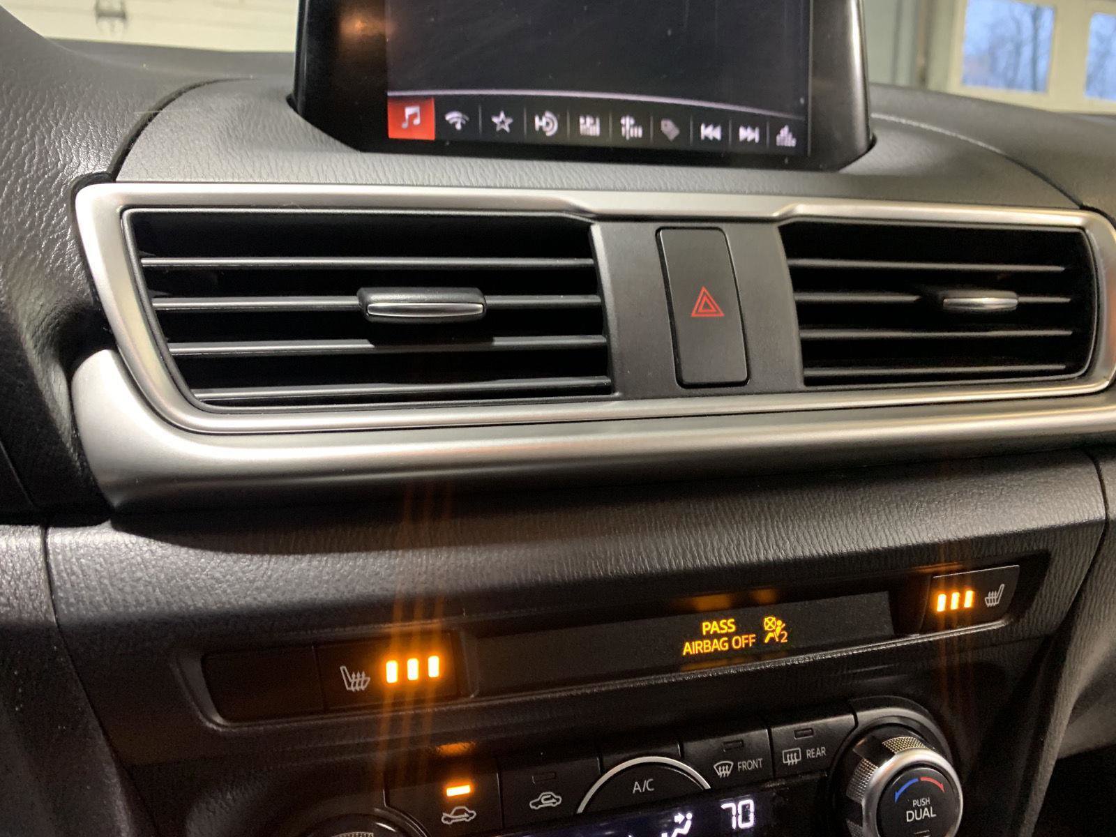 Used 2018 MAZDA MAZDA3 Touring image 18