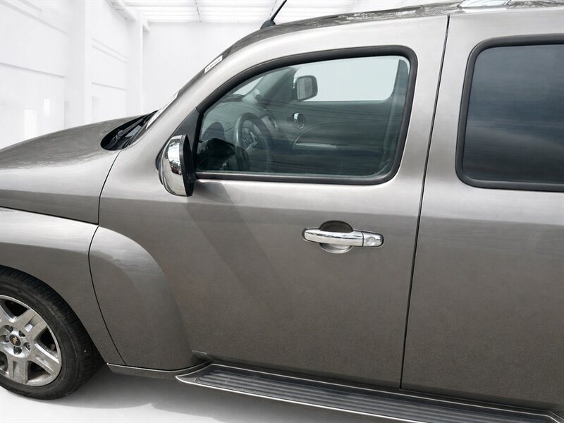 Used 2011 Chevrolet HHR LT FWD image 21