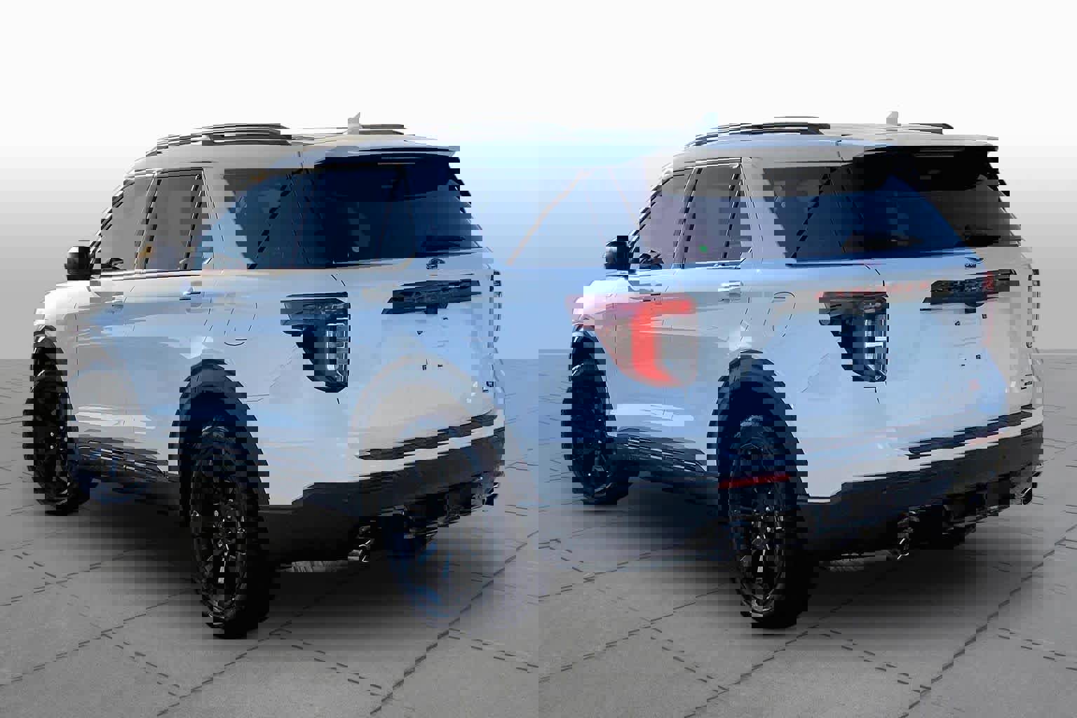 Used 2024 Ford Explorer ST-Line w/ Class IV Trailer Tow Package image 11