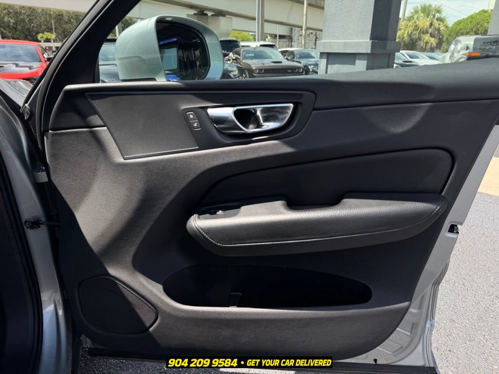Used 2018 Volvo XC60 T6 Momentum w/ Vision Package AWD/4WD image 35