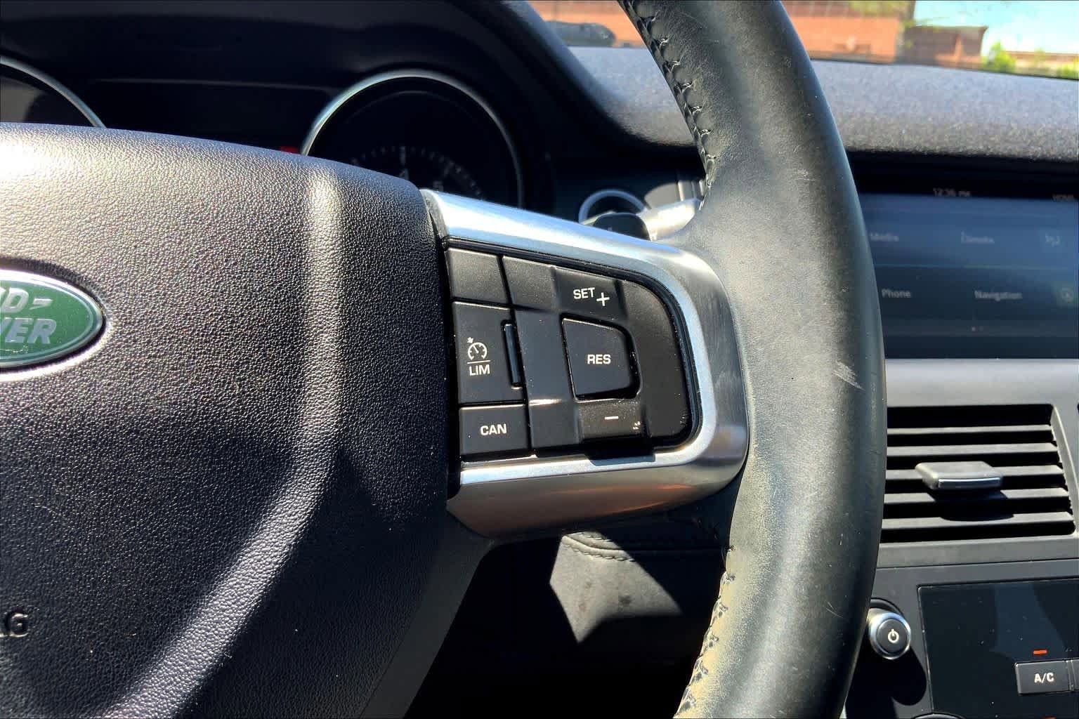 Used 2016 Land Rover Discovery Sport HSE AWD/4WD image 25