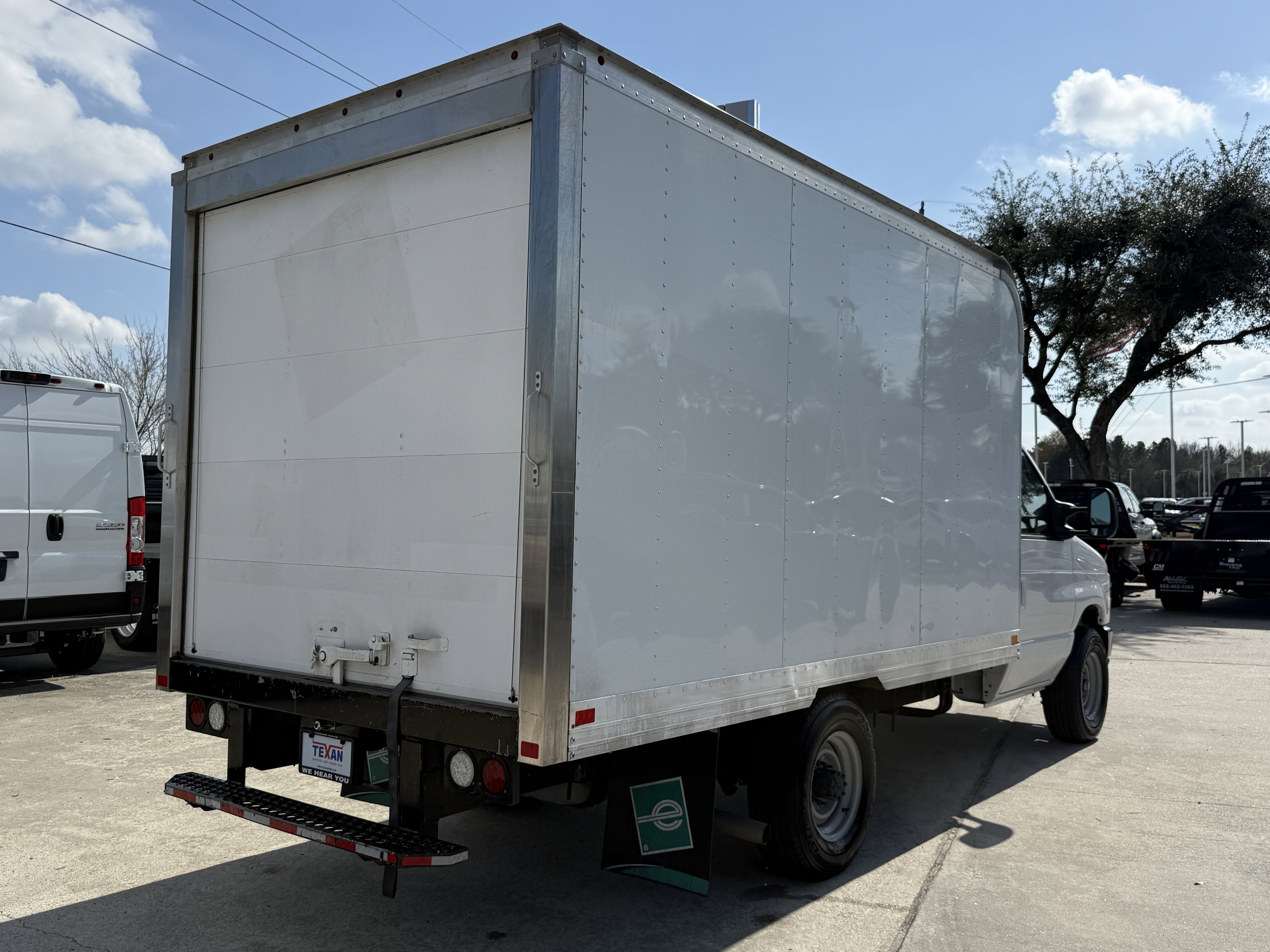 Used 2019 Ford E-350 and Econoline 350 Super Duty w/ Power Windows & Locks Group image 5