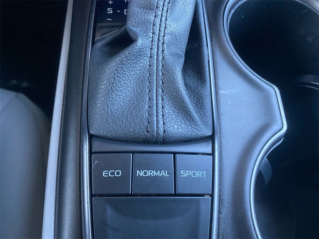 Used 2024 Toyota Camry SE w/ Convenience Package image 21