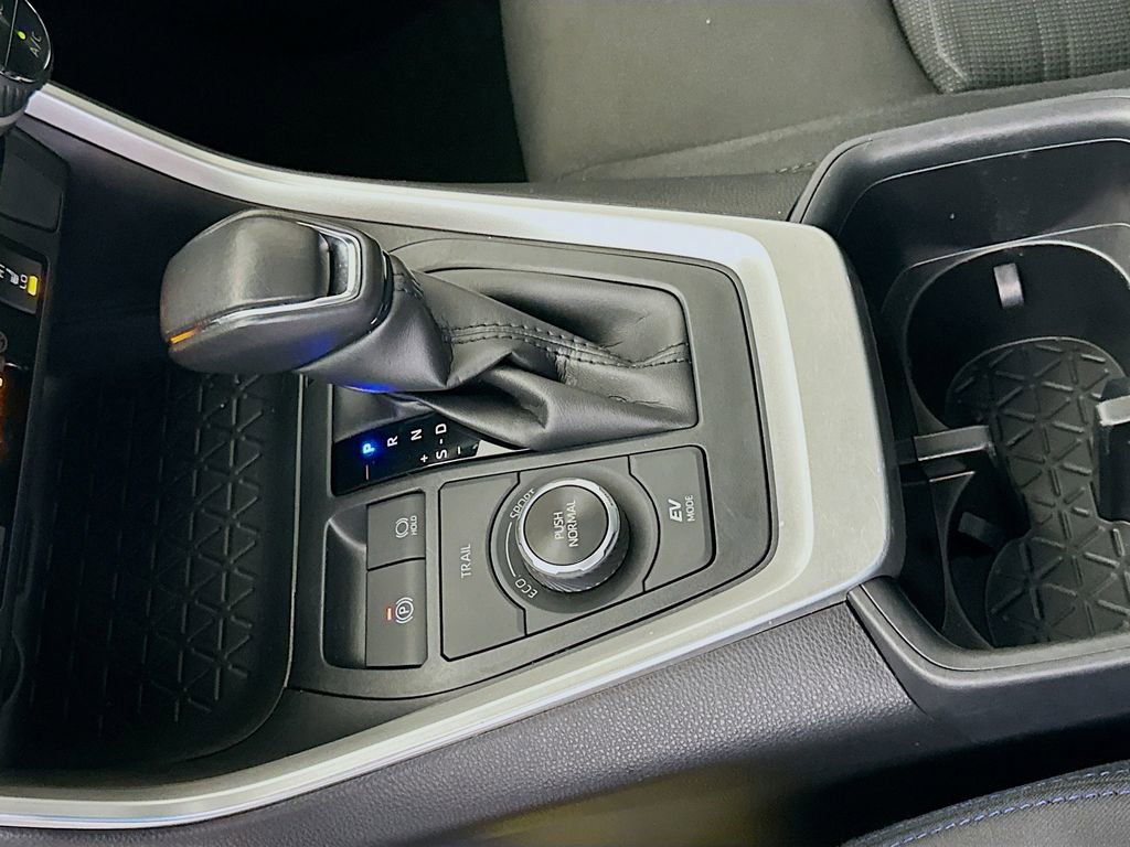 Used 2023 Toyota RAV4 SE w/ Convenience Package image 17