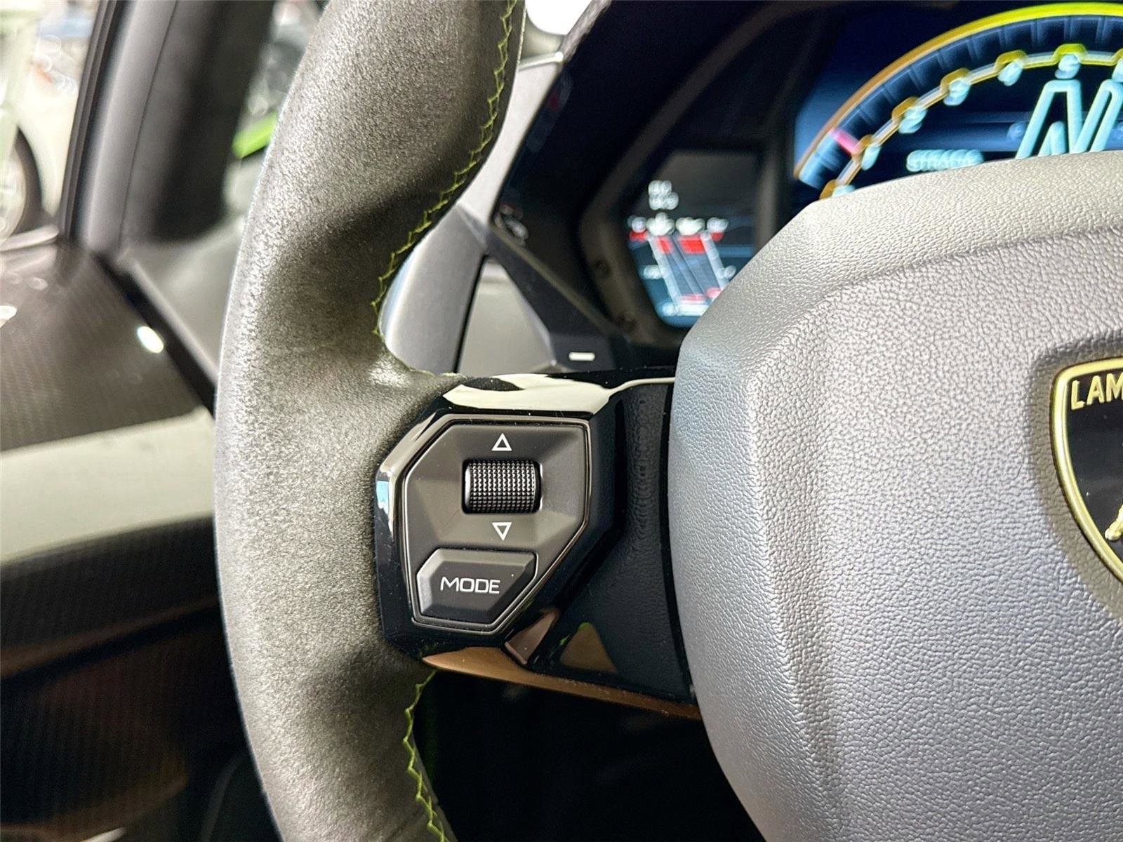 Used 2021 Lamborghini Aventador SVJ AWD/4WD image 27