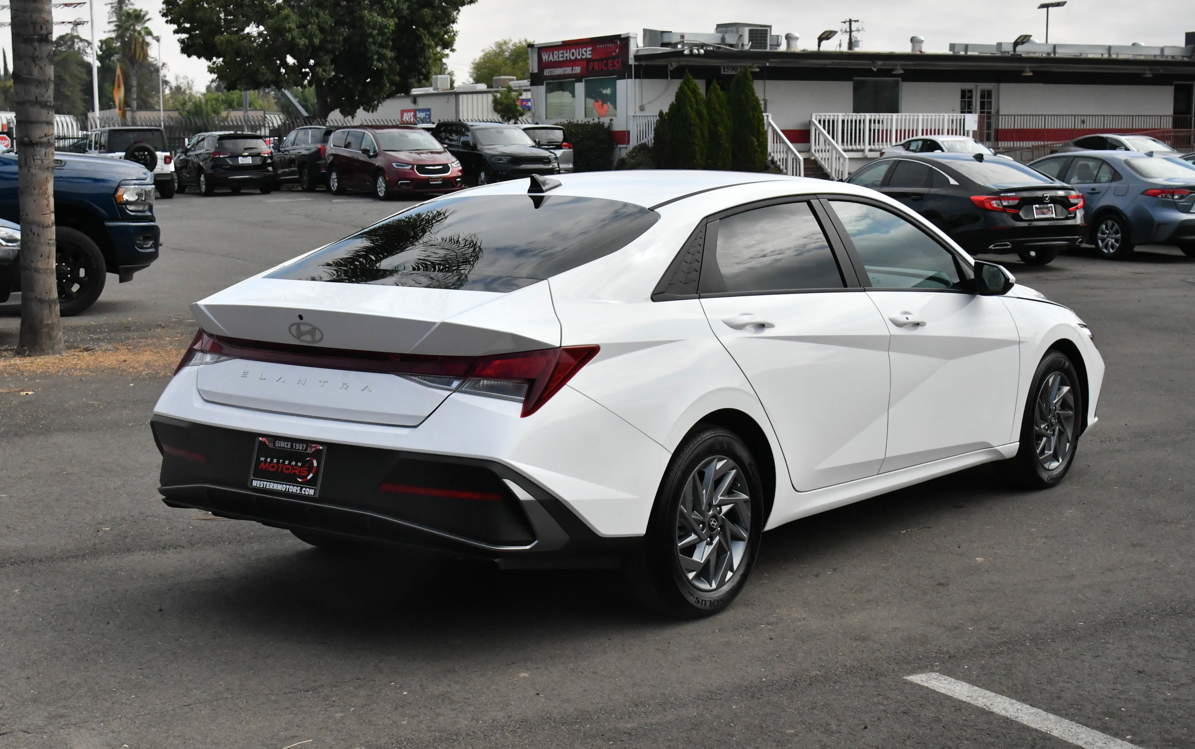Used 2024 Hyundai Elantra SEL image 8