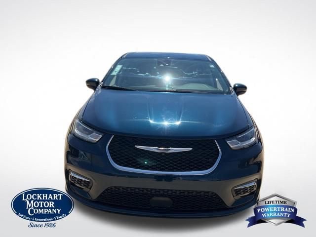 Used 2023 Chrysler Pacifica Touring-L image 2