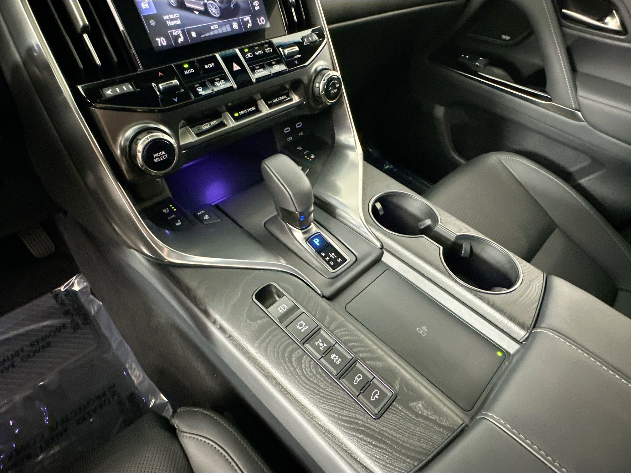 Used 2025 Lexus LX 700h Overtrail AWD/4WD image 14