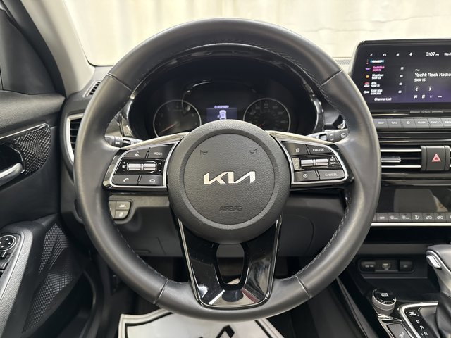 Used 2023 Kia Seltos EX image 16