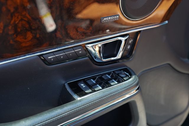 Used 2016 Jaguar XJ R-Sport RWD image 37