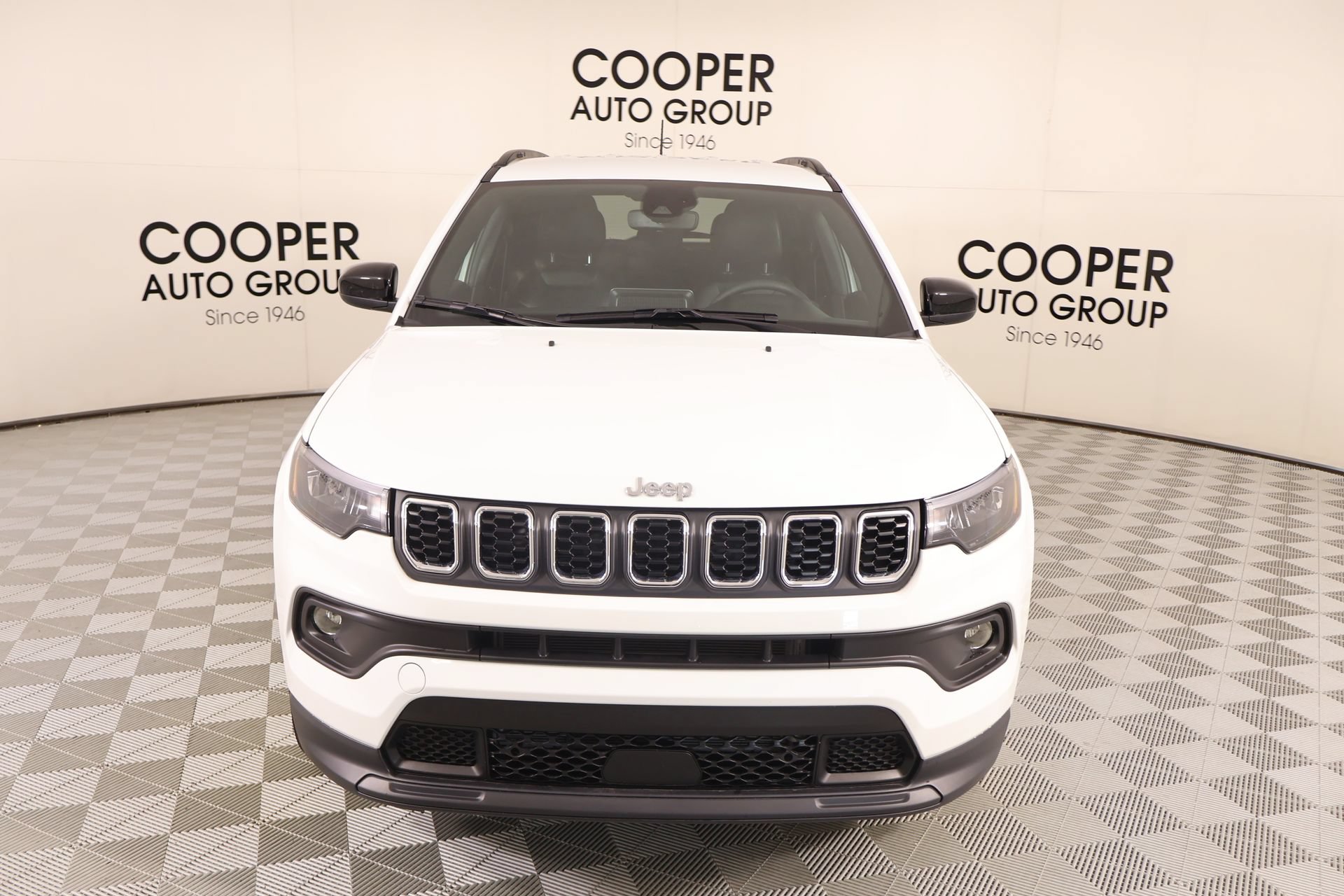 Used 2025 Jeep Compass Latitude AWD/4WD image 9