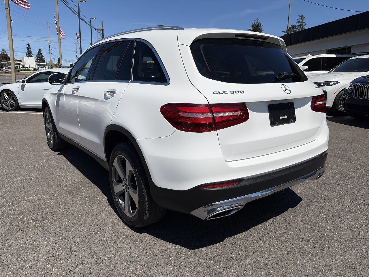 Used 2019 Mercedes-Benz GLC 300 4MATIC image 3