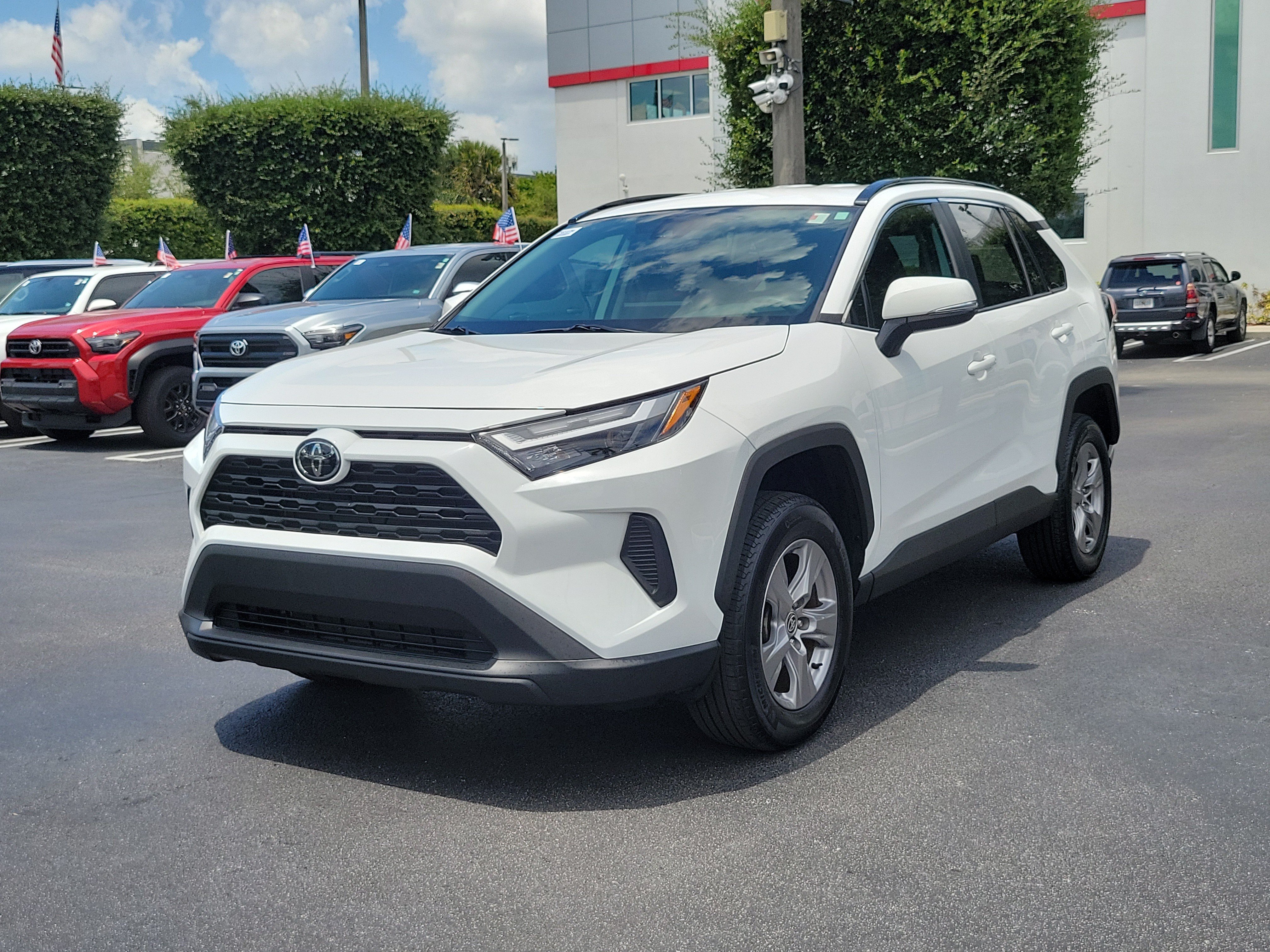 Used 2024 Toyota RAV4 XLE AWD/4WD image 5