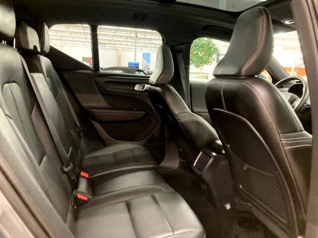 Used 2019 Volvo XC40 T5 Momentum image 12
