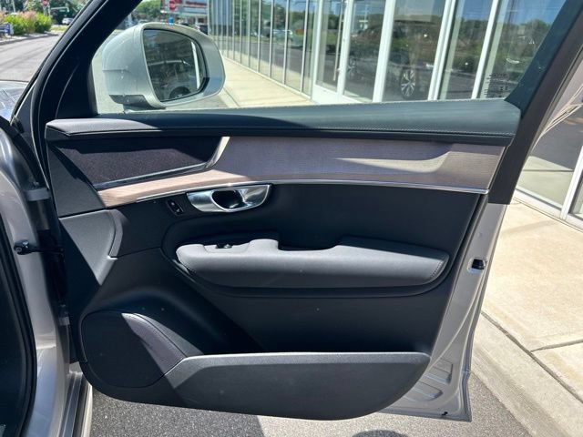 Certified 2025 Volvo XC90 B5 Plus AWD/4WD image 14