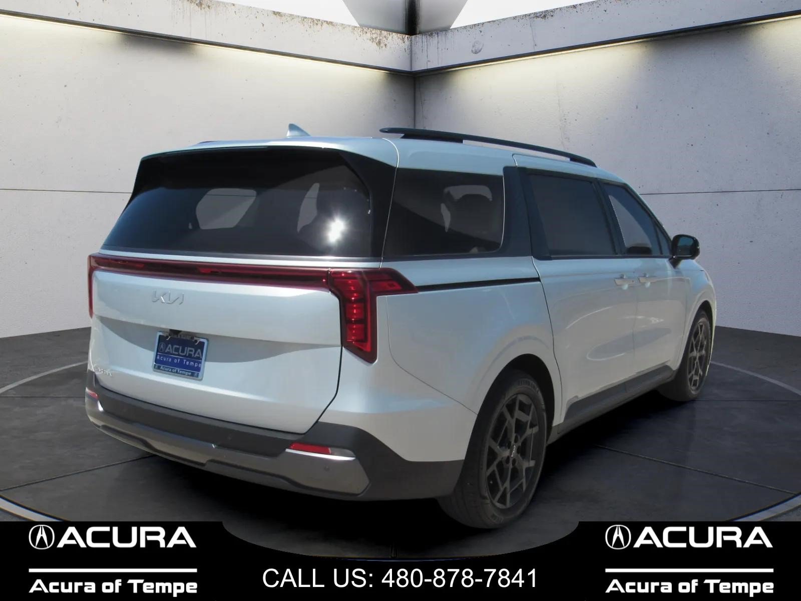 Used 2025 Kia Carnival SX w/ SX Dark Edition Package FWD image 5