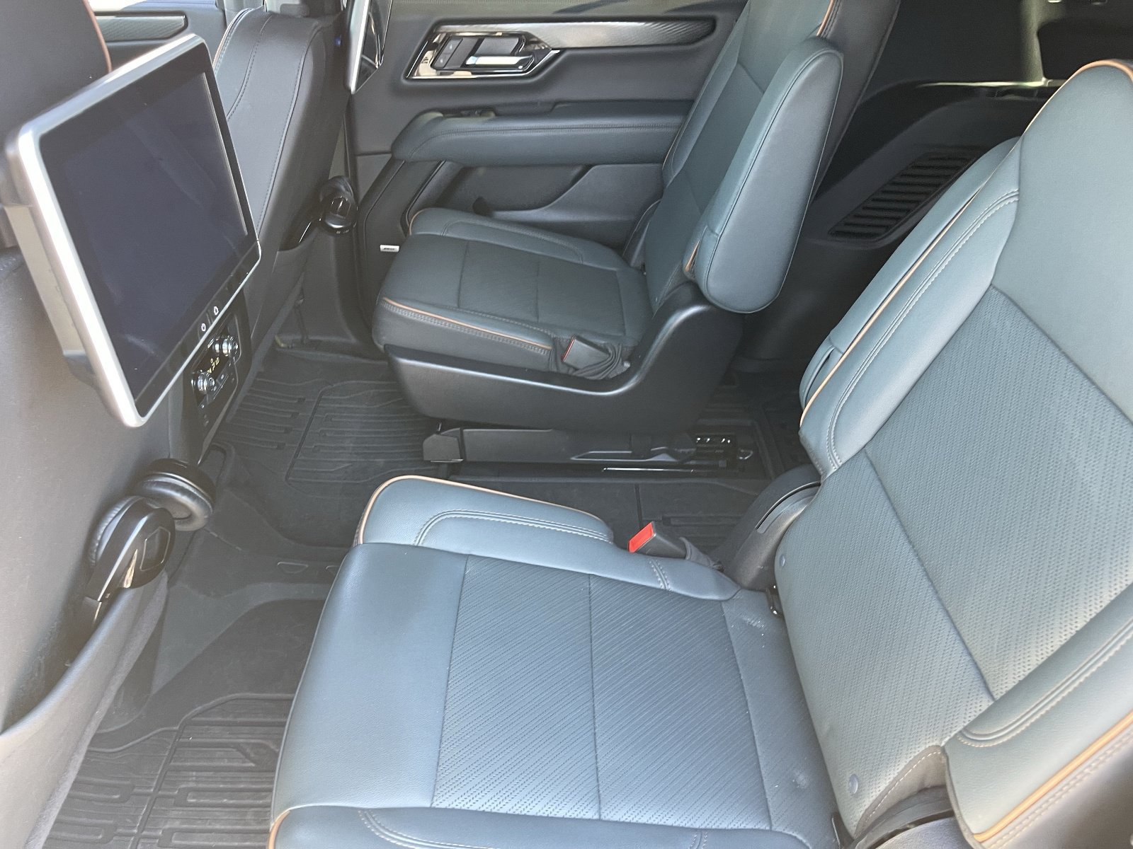 Certified 2025 GMC Yukon AT4 AWD/4WD image 19