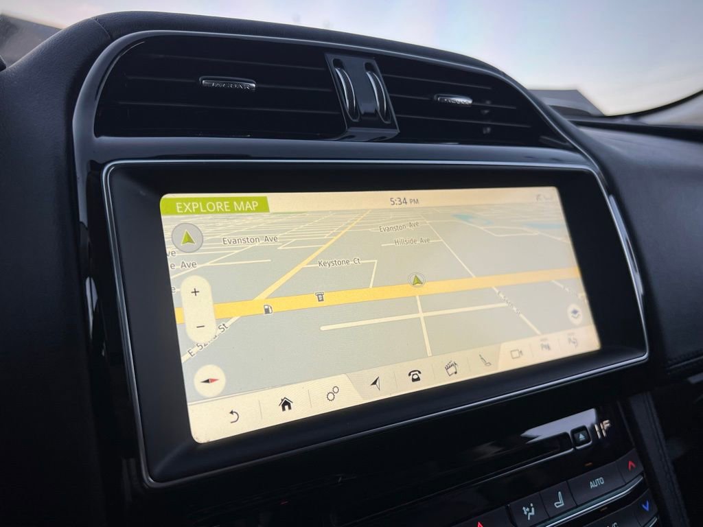 Used 2020 Jaguar F-PACE Prestige image 45