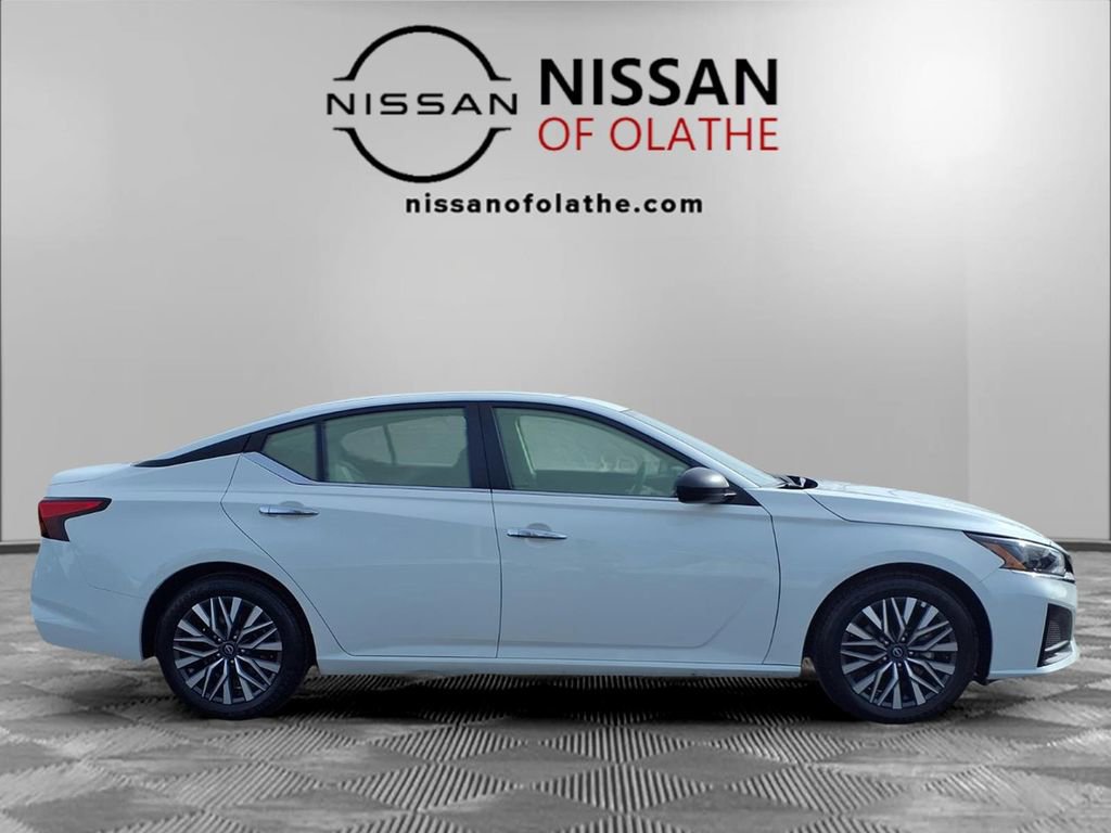 Used 2025 Nissan Altima 2.5 SV image 28