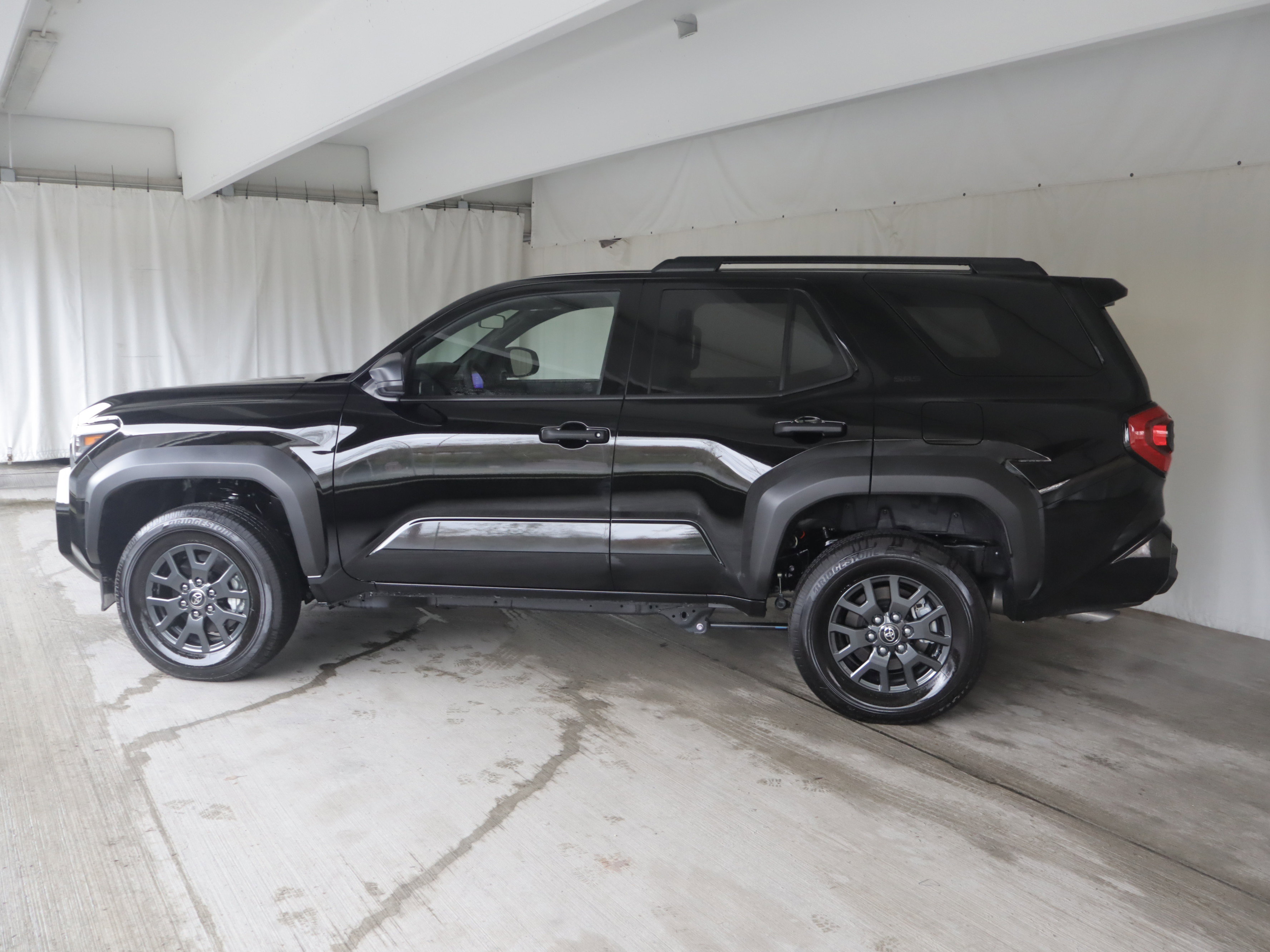 Used 2025 Toyota 4Runner SR5 AWD/4WD image 23