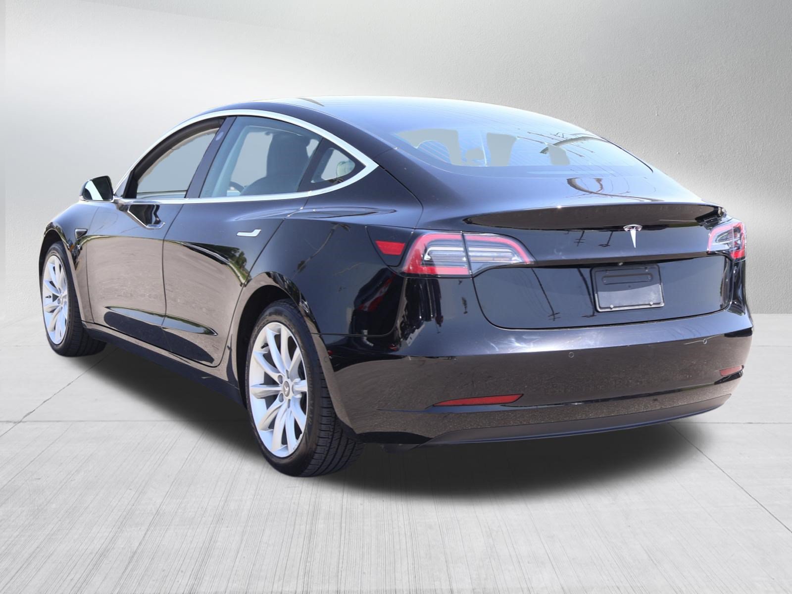 Used 2018 Tesla Model 3 Mid Range RWD image 4